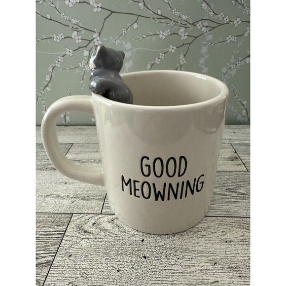 Good Meowing Coffee Mug Kitty Cat Sitting On Rim Eccolo - Picture 3 of 7